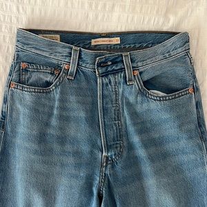 Levi’s Ribcage Jeans Size 27